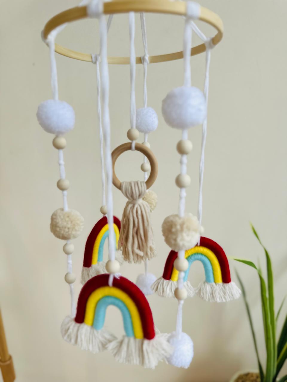 MOVIL DE ARCOIRIS DE PONPONES