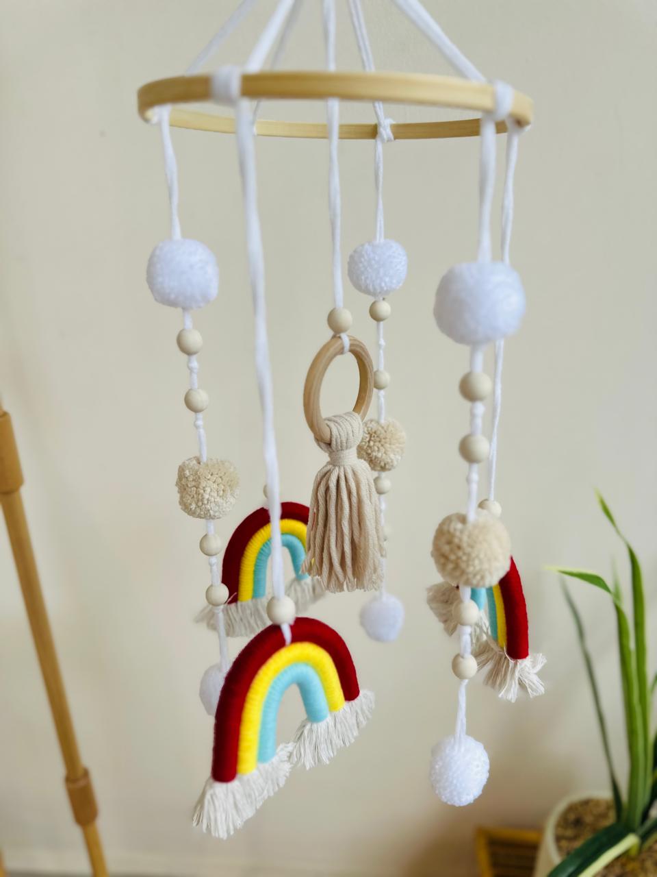 MOVIL DE ARCOIRIS DE PONPONES