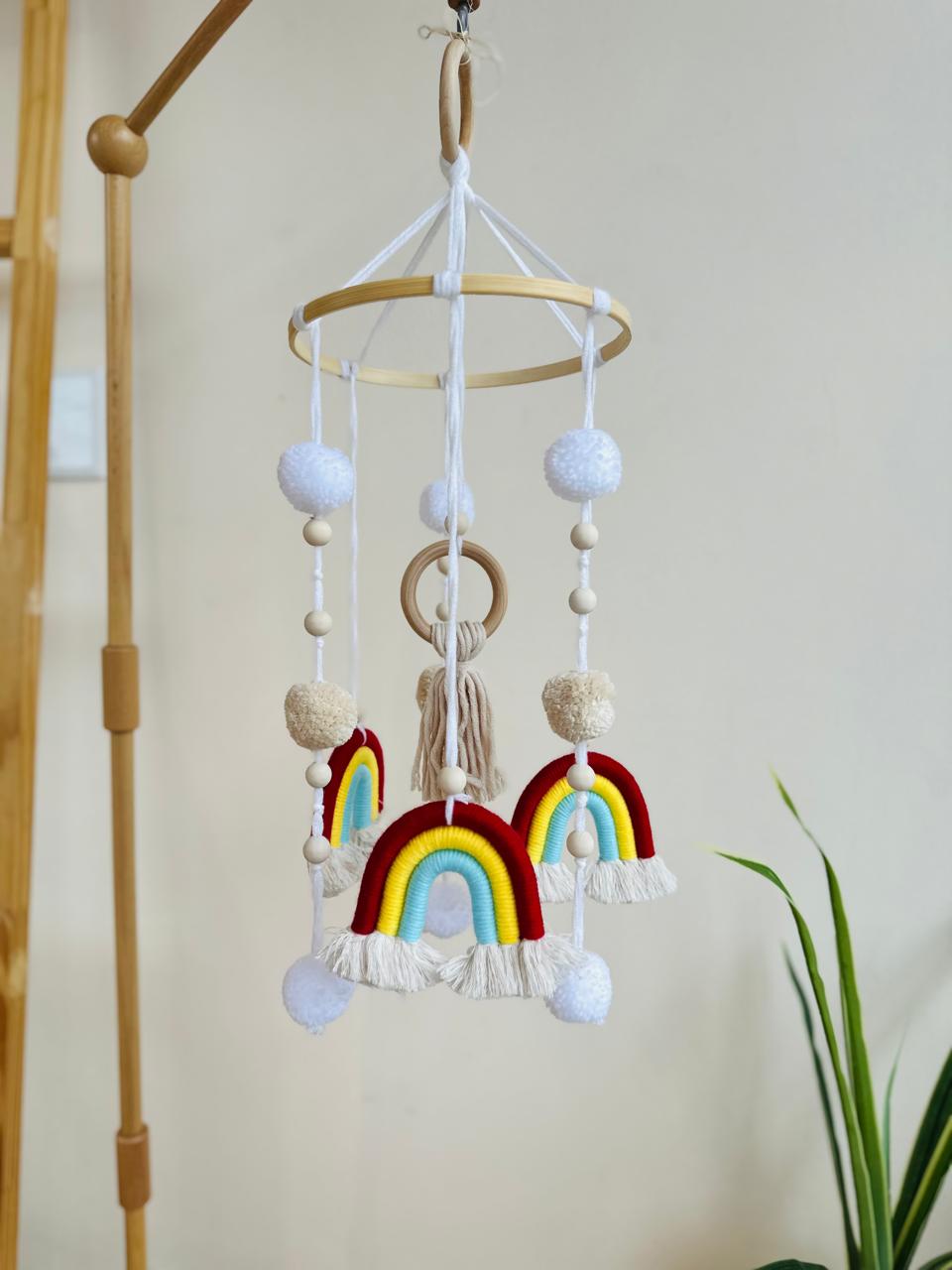 MOVIL DE ARCOIRIS DE PONPONES