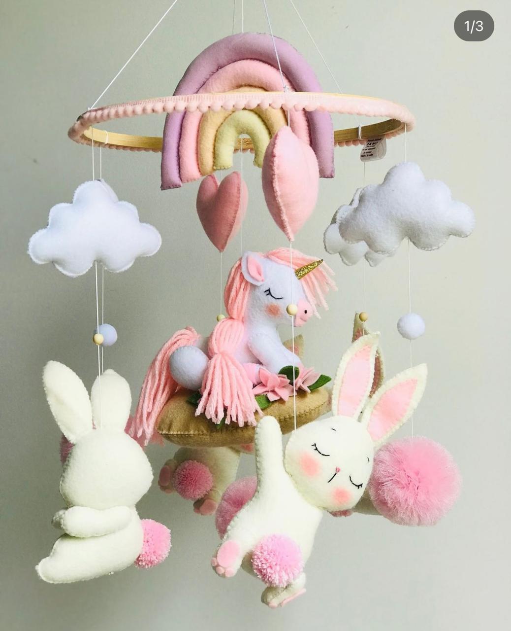 MOVIL DE UNICORNIO CON CONEJITOS